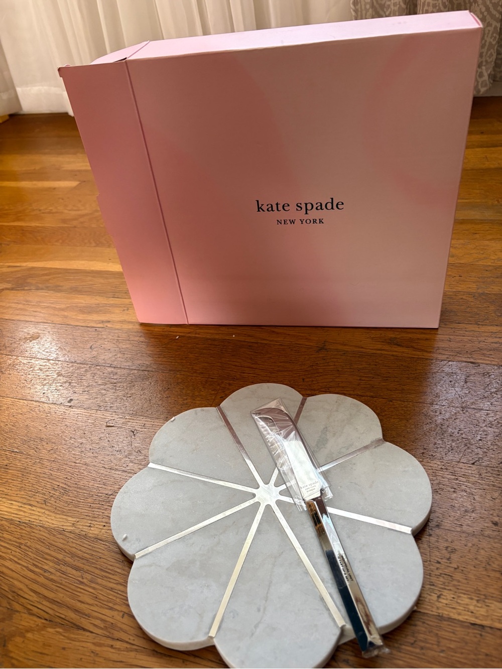 New Kate Spade Gramercy white marble flower cheese board with knife